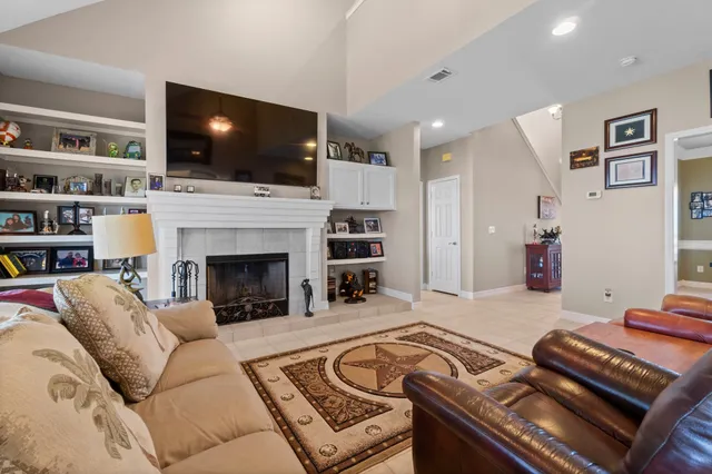 $850,000 | 237 Vivian Road, Onalaska, TX 77360