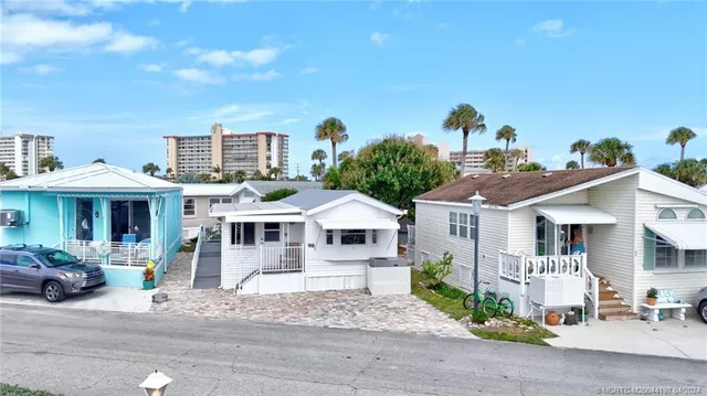 $1,995 | 10725 South Ocean Drive, Unit 98, Jensen Beach, FL 34957