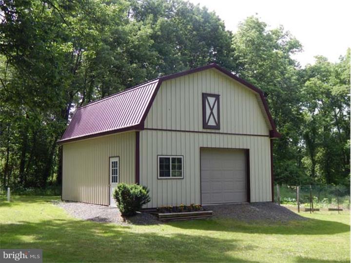 1594 County Line Road Bechtelsville, PA 19505 - Photo 17 of 19 Gallery Image 17