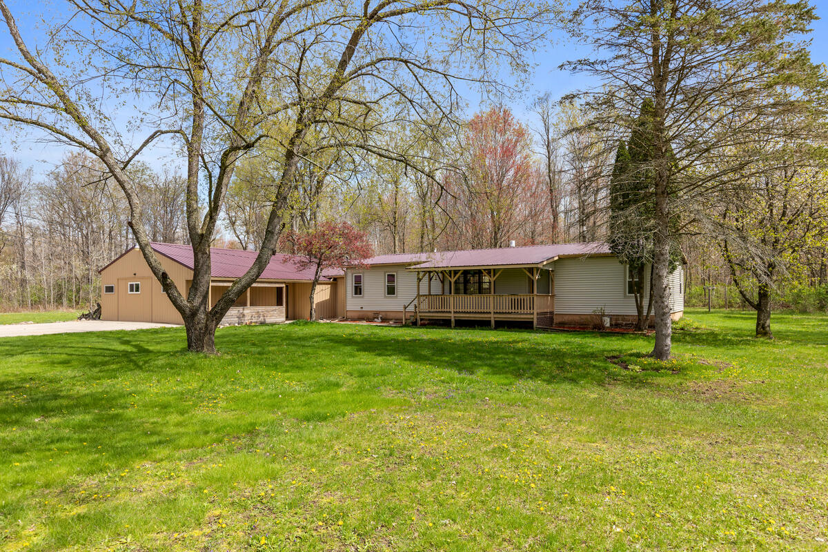 11718 Federal Road Morley, MI 49336 - Photo 3 of 31