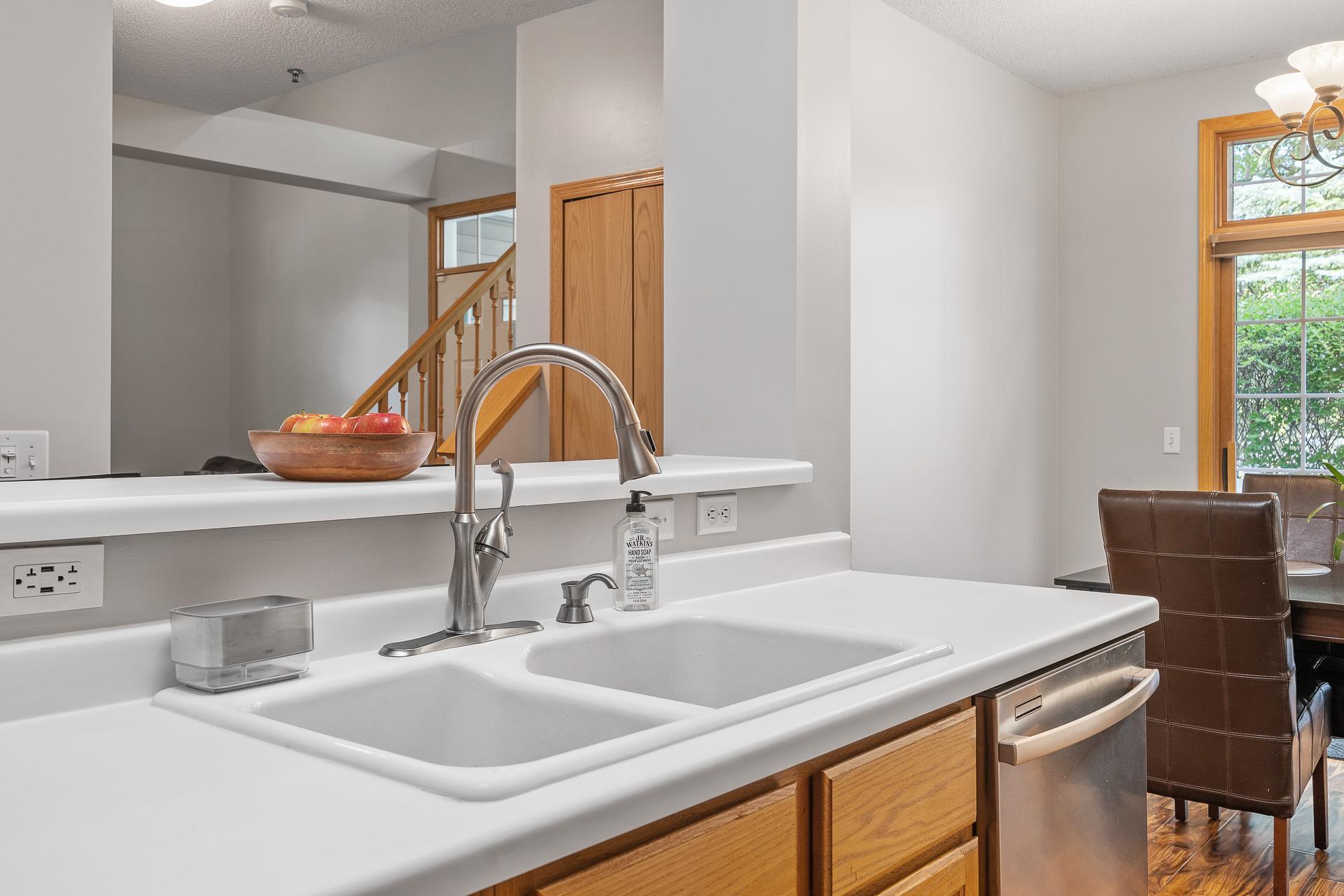 17962 Cobblestone Way, Unit 1 Eden Prairie, MN 55347 - Photo 18 of 29 Gallery Image 18