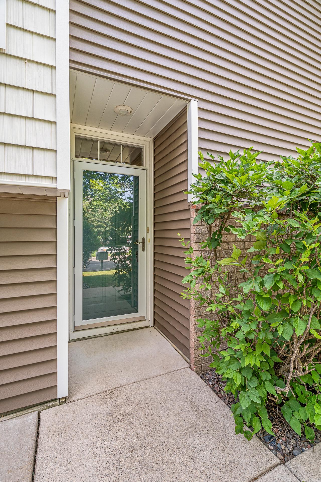 17962 Cobblestone Way, Unit 1 Eden Prairie, MN 55347 - Photo 3 of 29 Gallery Image 3