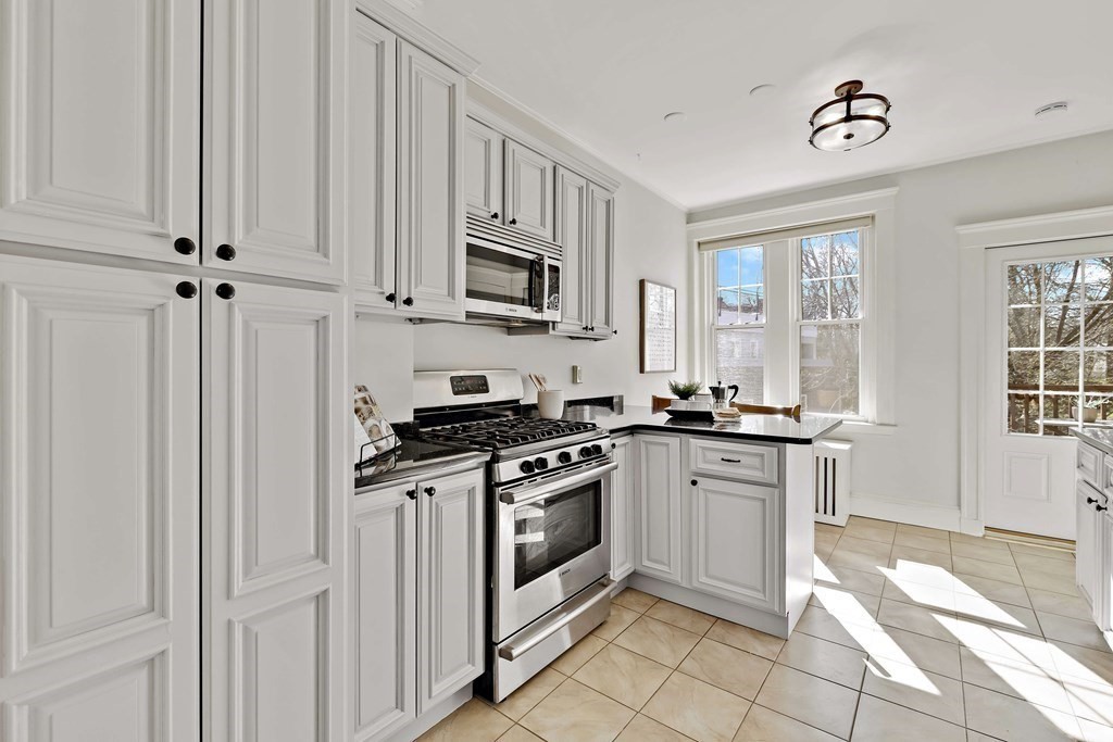 22 Addington Road, Unit 3 Brookline, MA 02445 - Photo 9 of 22