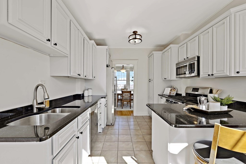 22 Addington Road, Unit 3 Brookline, MA 02445 - Photo 10 of 22