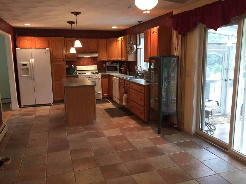 258 Ferry Road Haverhill, MA 01835 - Photo 3 of 26 Gallery Image 3