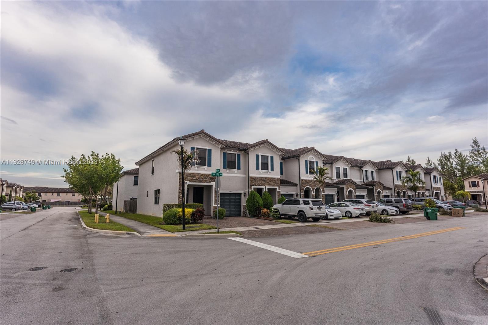 15089 Southwest 117th Way Miami, FL 33196 - Photo 2 of 31