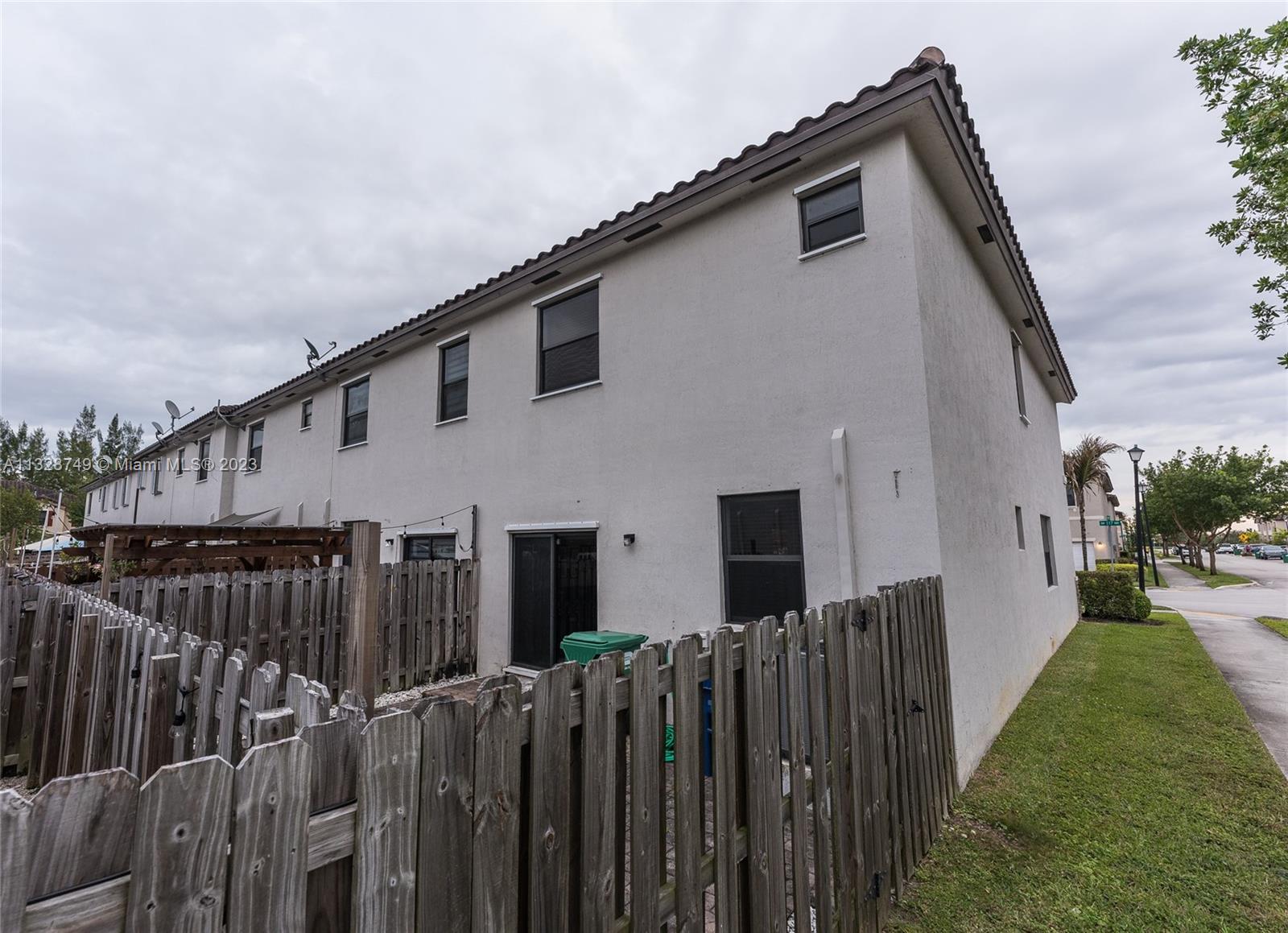 15089 Southwest 117th Way Miami, FL 33196 - Photo 8 of 31