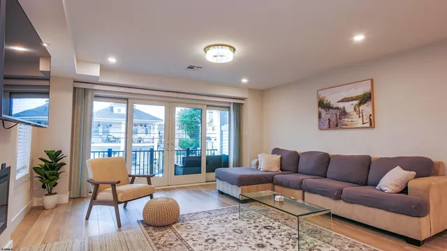 $2,400 | 15 North Jefferson Avenue, Unit B, Margate City, NJ 08402