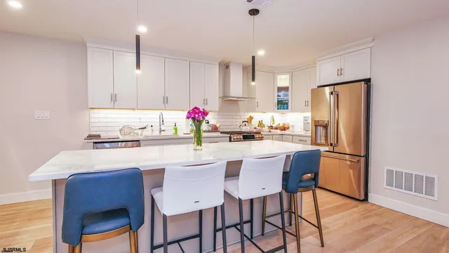 $2,400 | 15 North Jefferson Avenue, Unit B, Margate City, NJ 08402