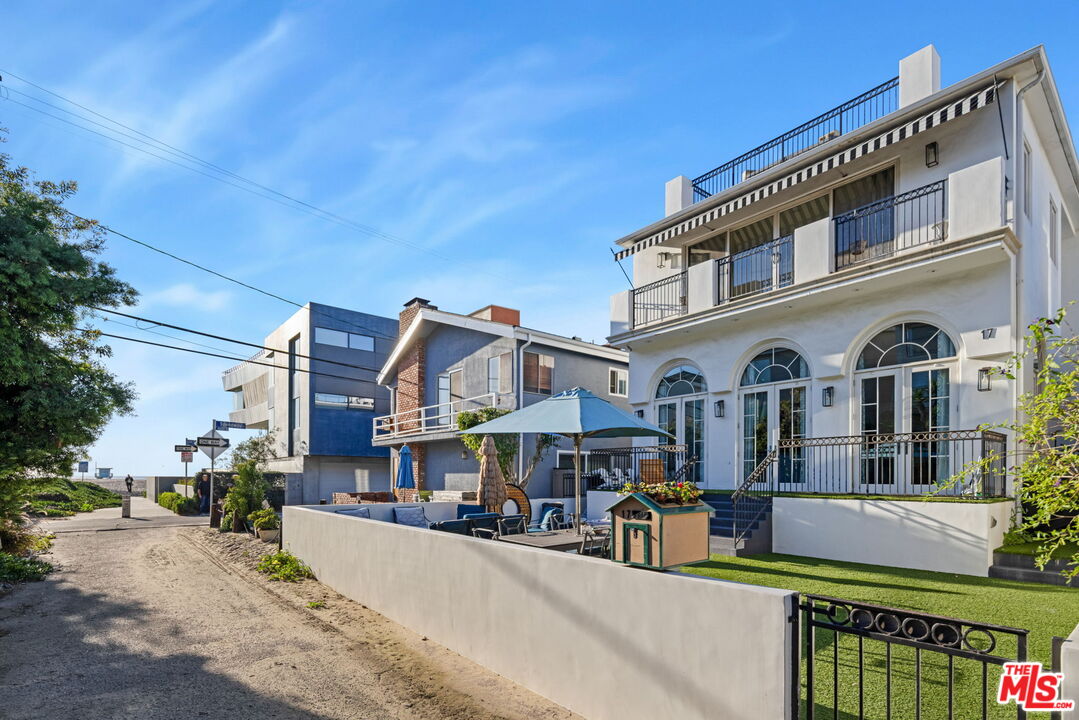 17 Privateer Street Marina del Rey, CA 90292 - Photo 1 of 56