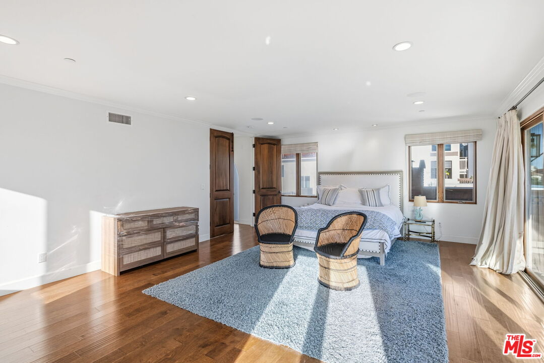 17 Privateer Street Marina del Rey, CA 90292 - Photo 37 of 56