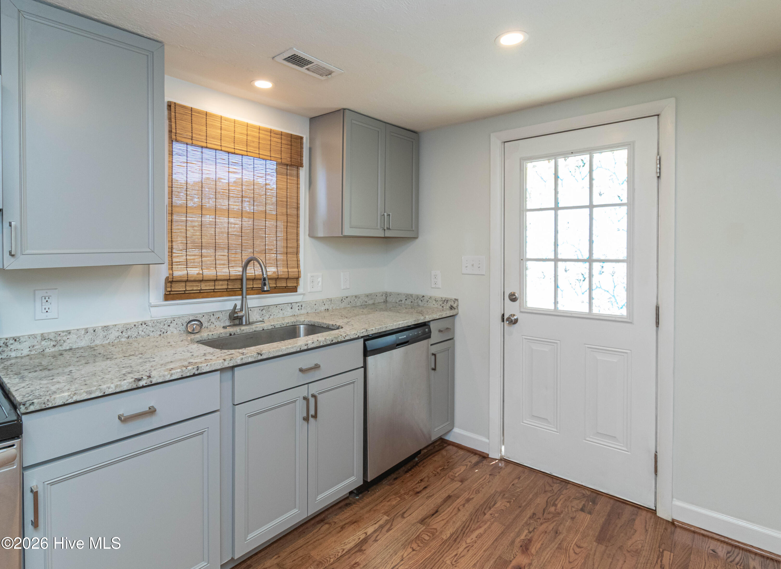 101 West Pine Forest Road Mount Olive, NC 28365 - Photo 2 of 18 Kitchen - Granite countertops