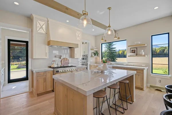 $3,995,000 | 713 North Center Valley Road, Sandpoint, ID 83864