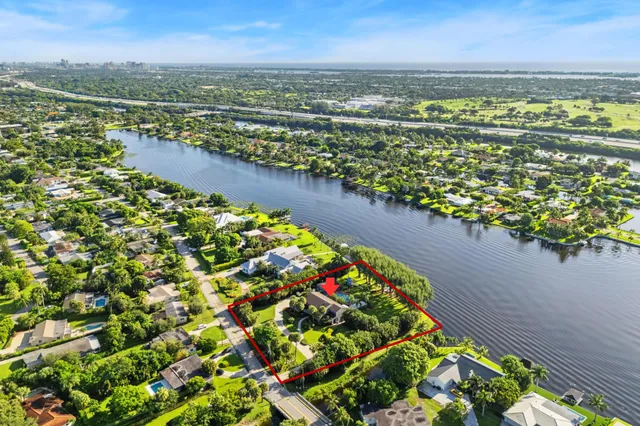 $5,250,000 | 7420 West Lake Drive, Lake Clarke Shores, FL 33406