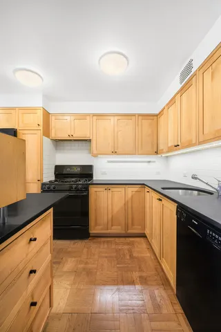$2,950,000 | 207 East 74th Street, Unit 5JH | Lenox Hill
