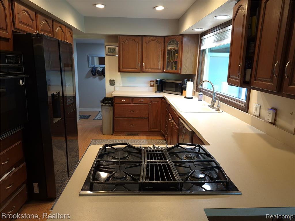 4890 Whipple Lake Road Clarkston, MI 48348 - Photo 12 of 40