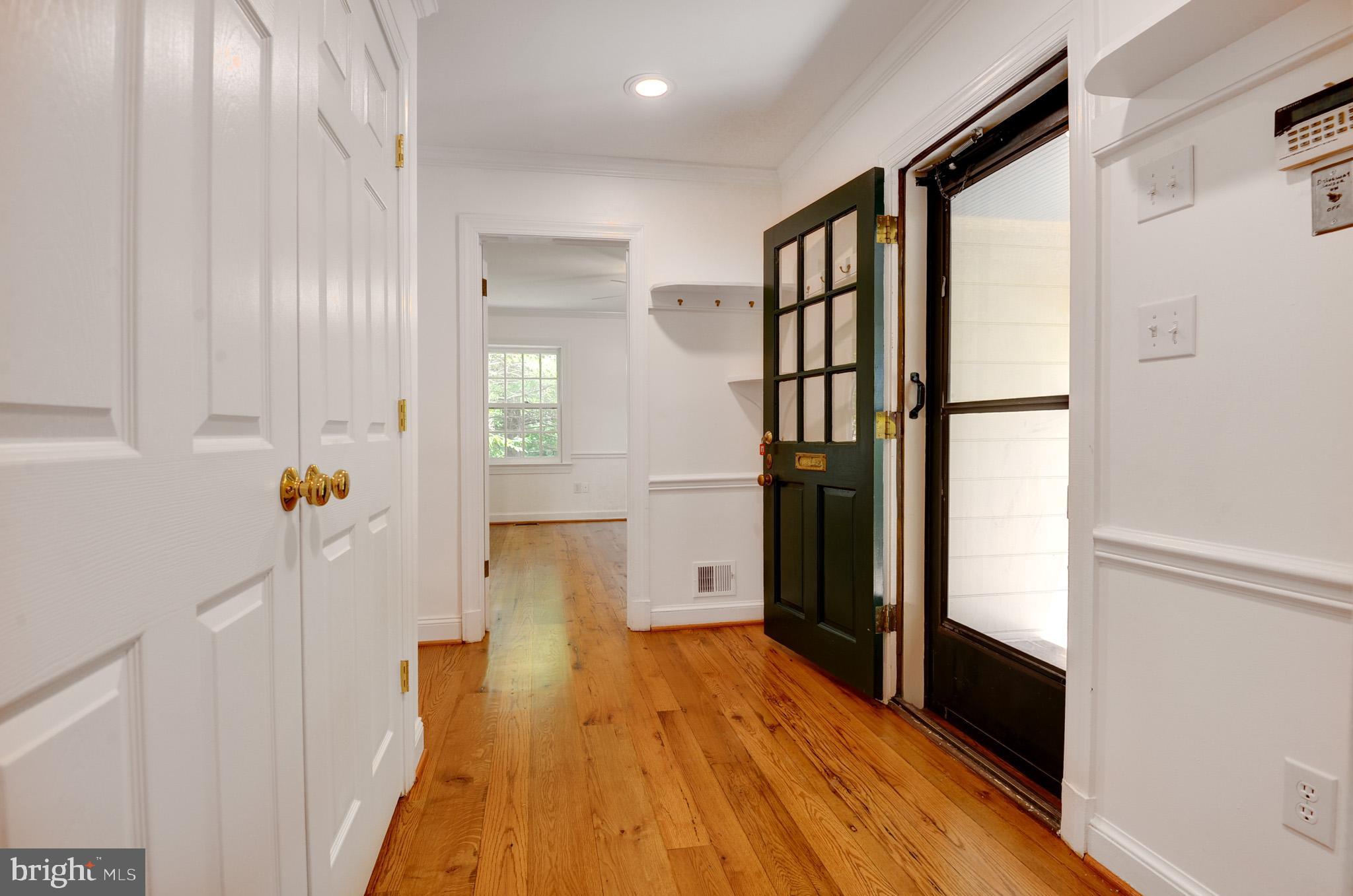 20760 Unison Road Round Hill, VA 20141 - Photo 4 of 47 Foyer with view of Main Floor Primary En Suite