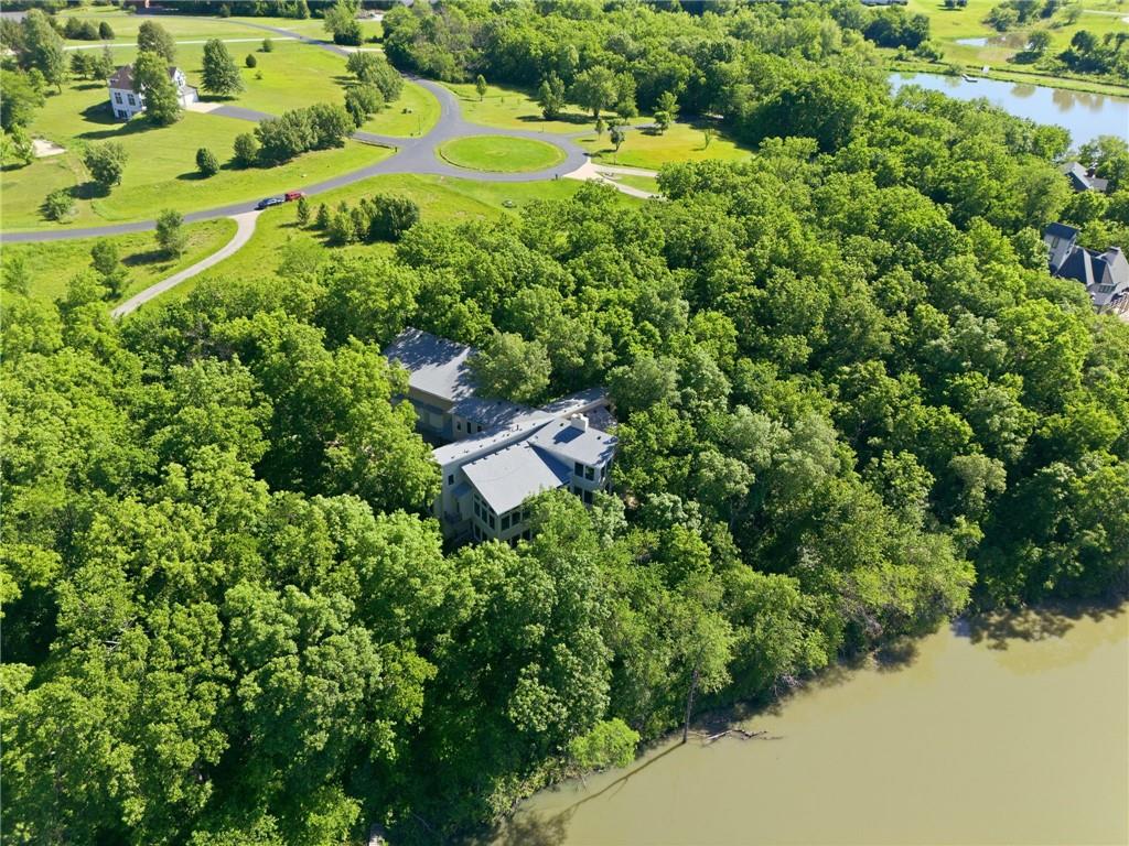 16371 Lake Point Drive Bonner Springs, KS 66012 - Photo 2 of 82