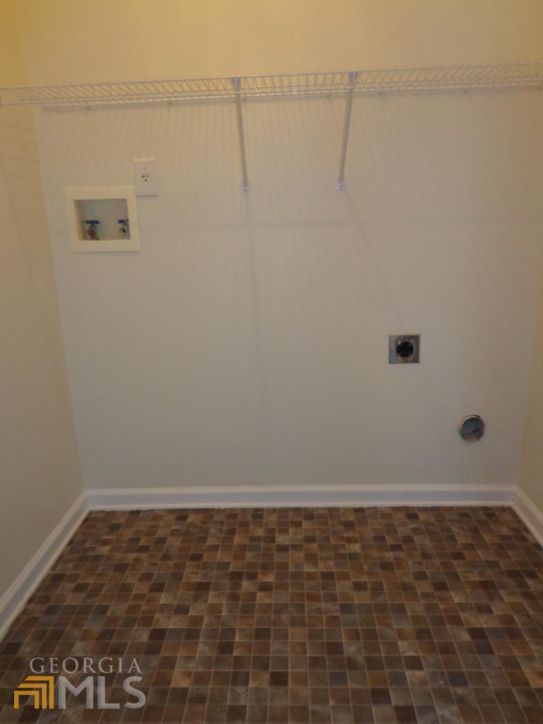 45 Chemin Place Sharpsburg, GA 30277 - Photo 16 of 26 a view of a room