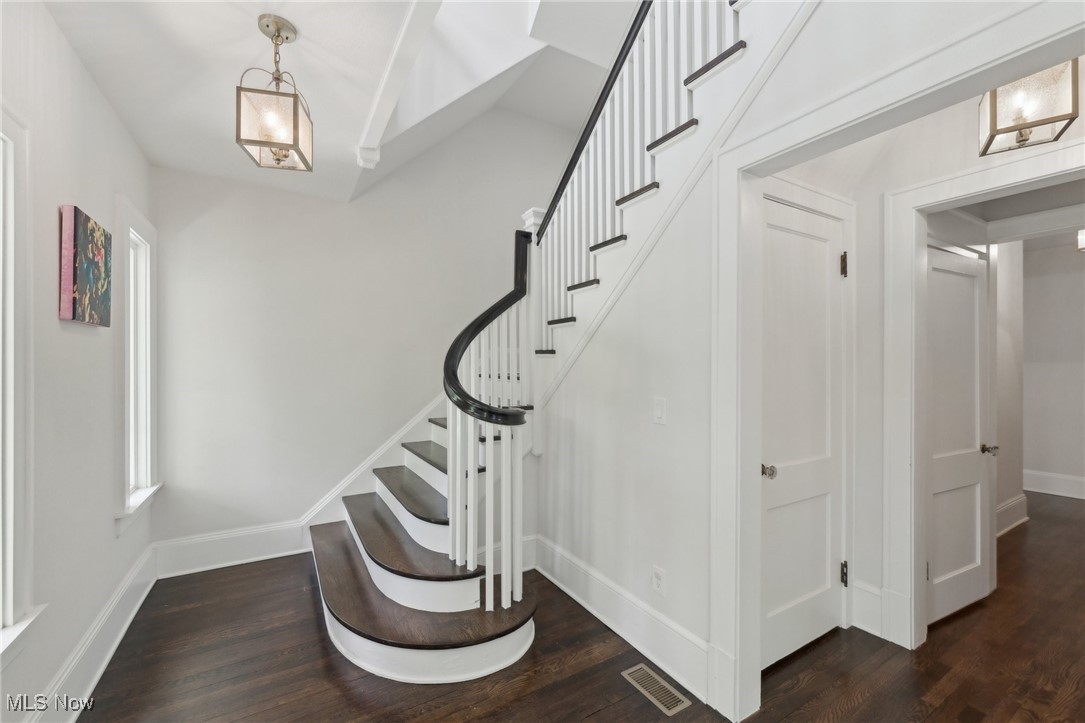 2709 Southington Road Cleveland, OH 44120 - Photo 2 of 50 Gallery Image 2