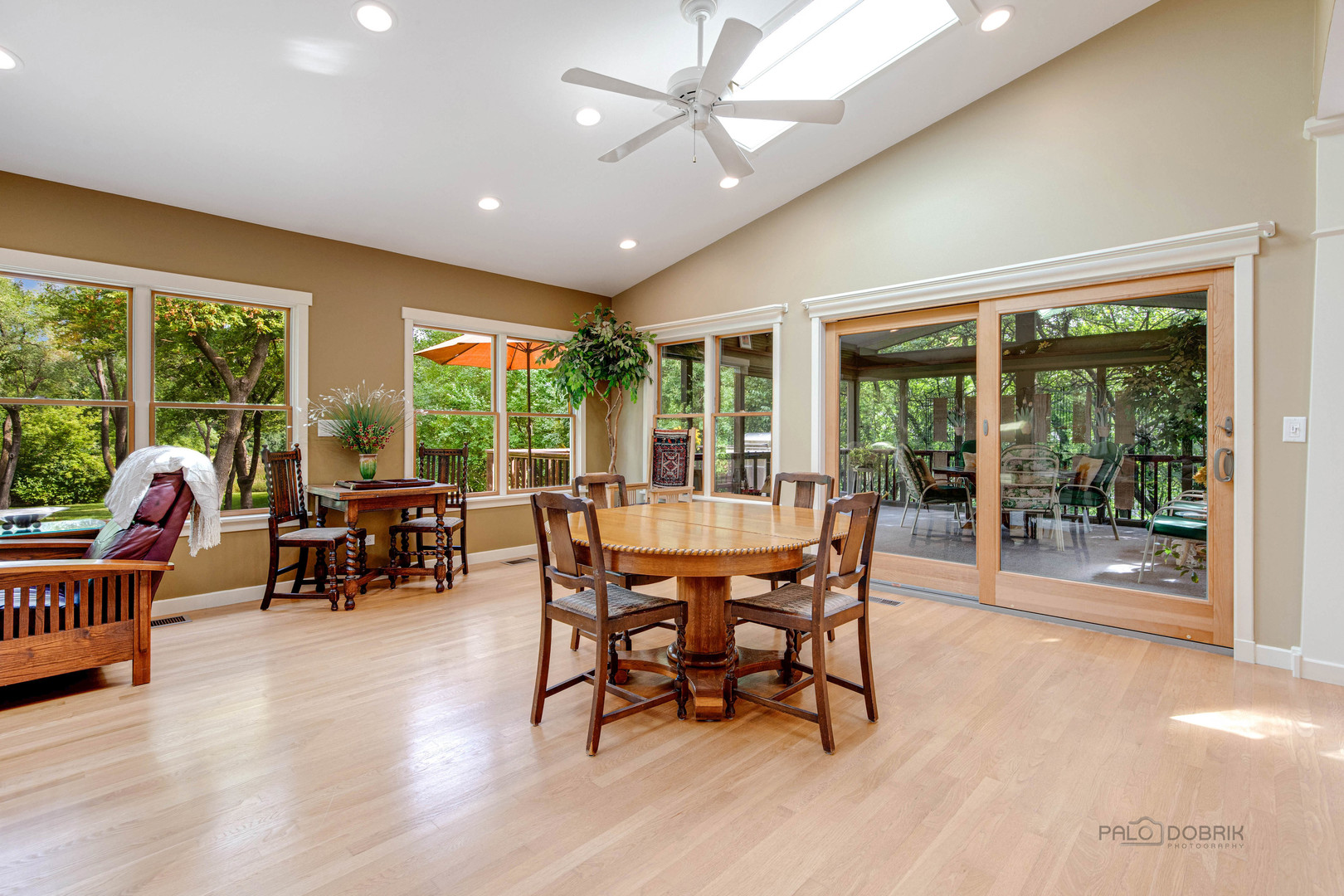 590 West Helen Road Palatine, IL 60067 - Photo 16 of 95 a dining room with furniture garden view and a flat screen tv