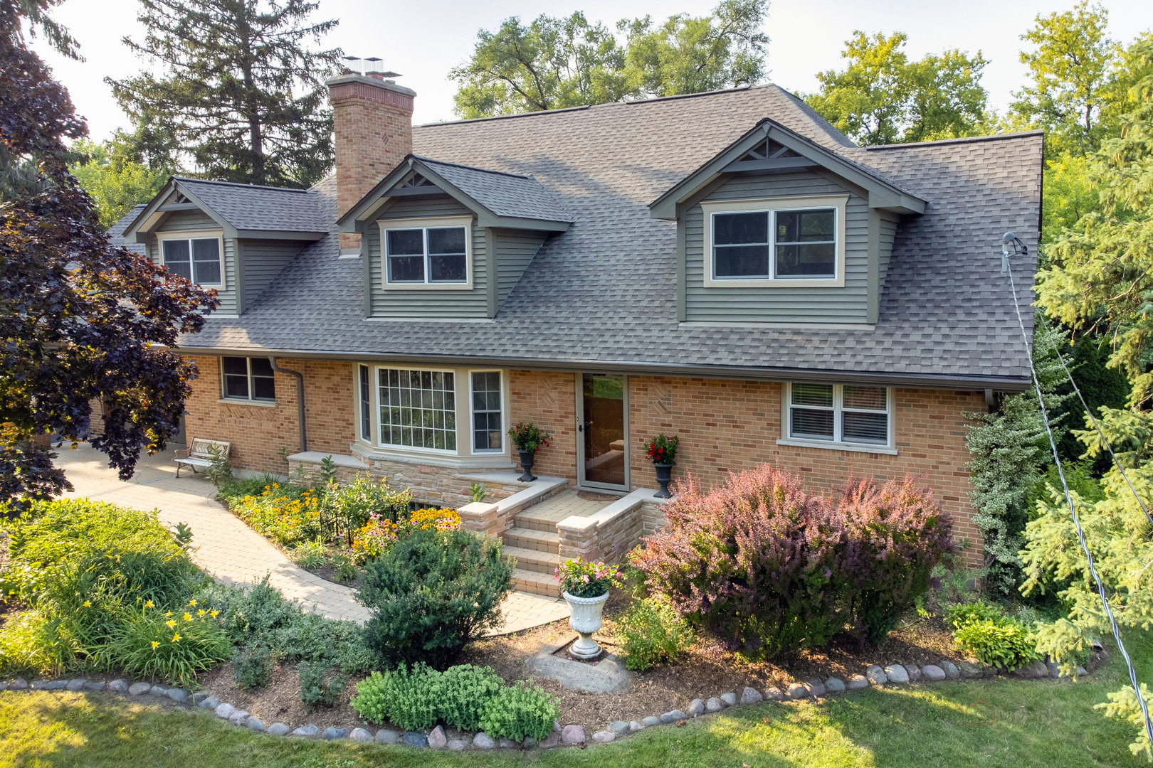 590 West Helen Road Palatine, IL 60067 - Photo 2 of 95