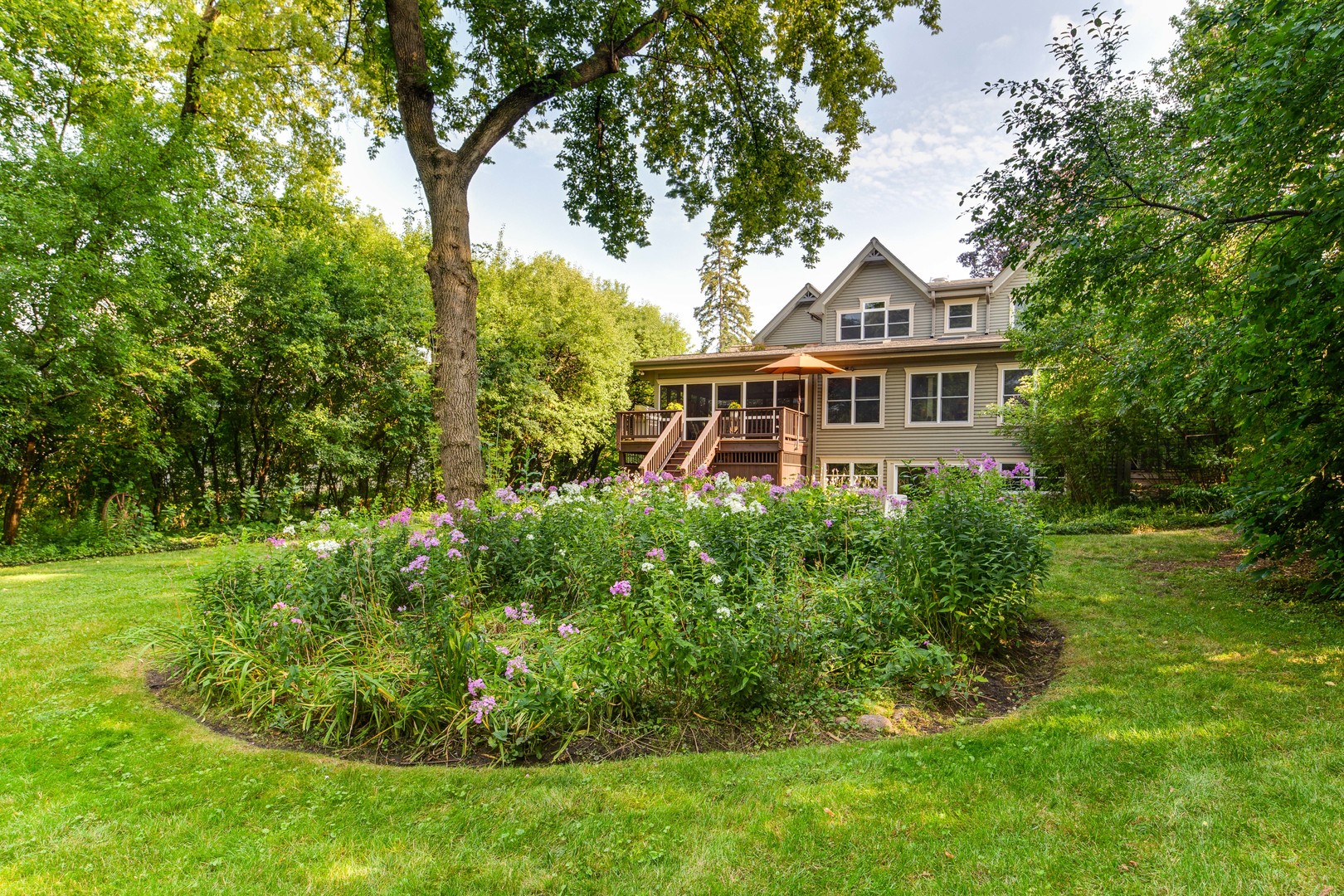 590 West Helen Road Palatine, IL 60067 - Photo 4 of 95 a front view of a house with a yard