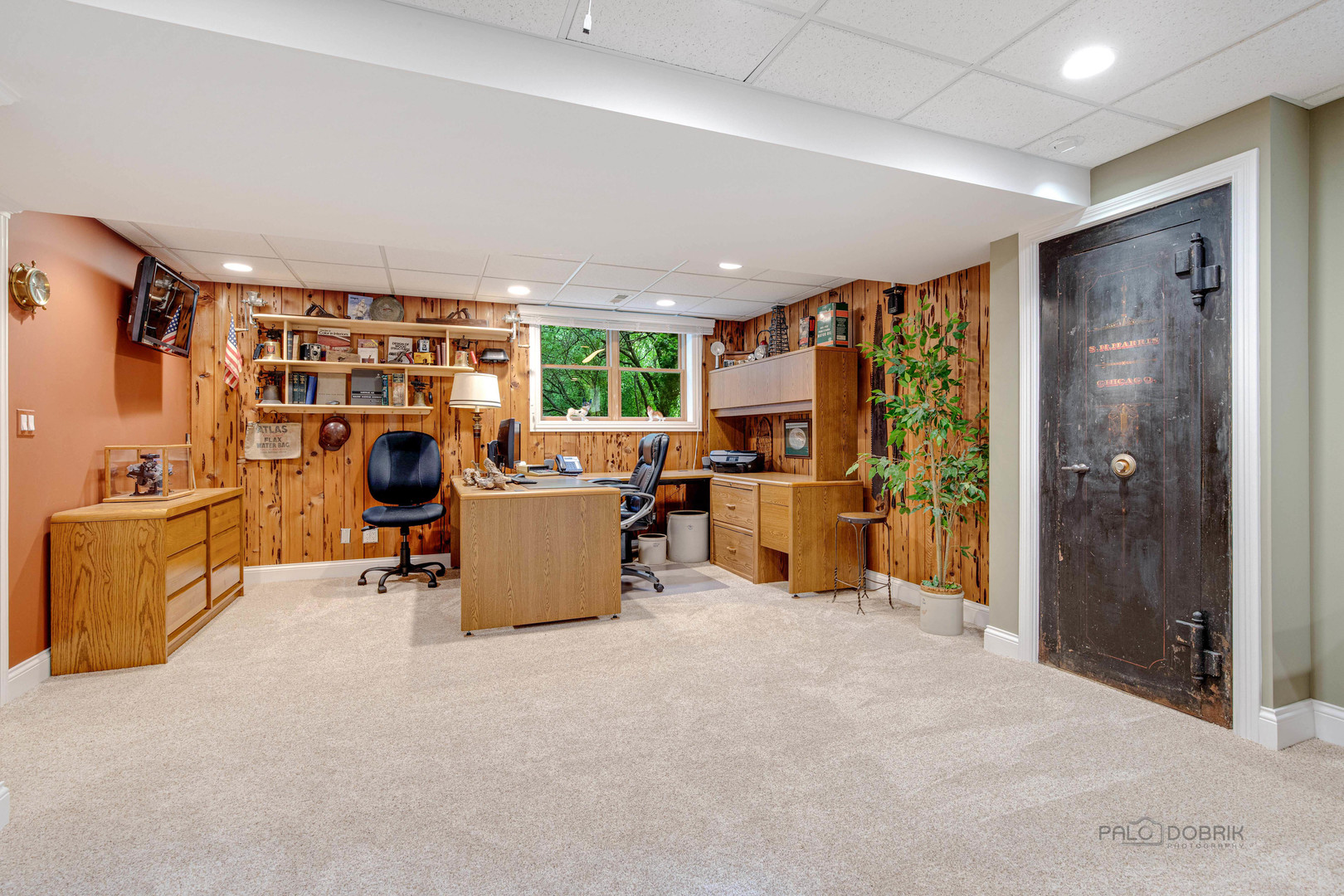 590 West Helen Road Palatine, IL 60067 - Photo 62 of 95 a view of a livingroom with workspace and a window