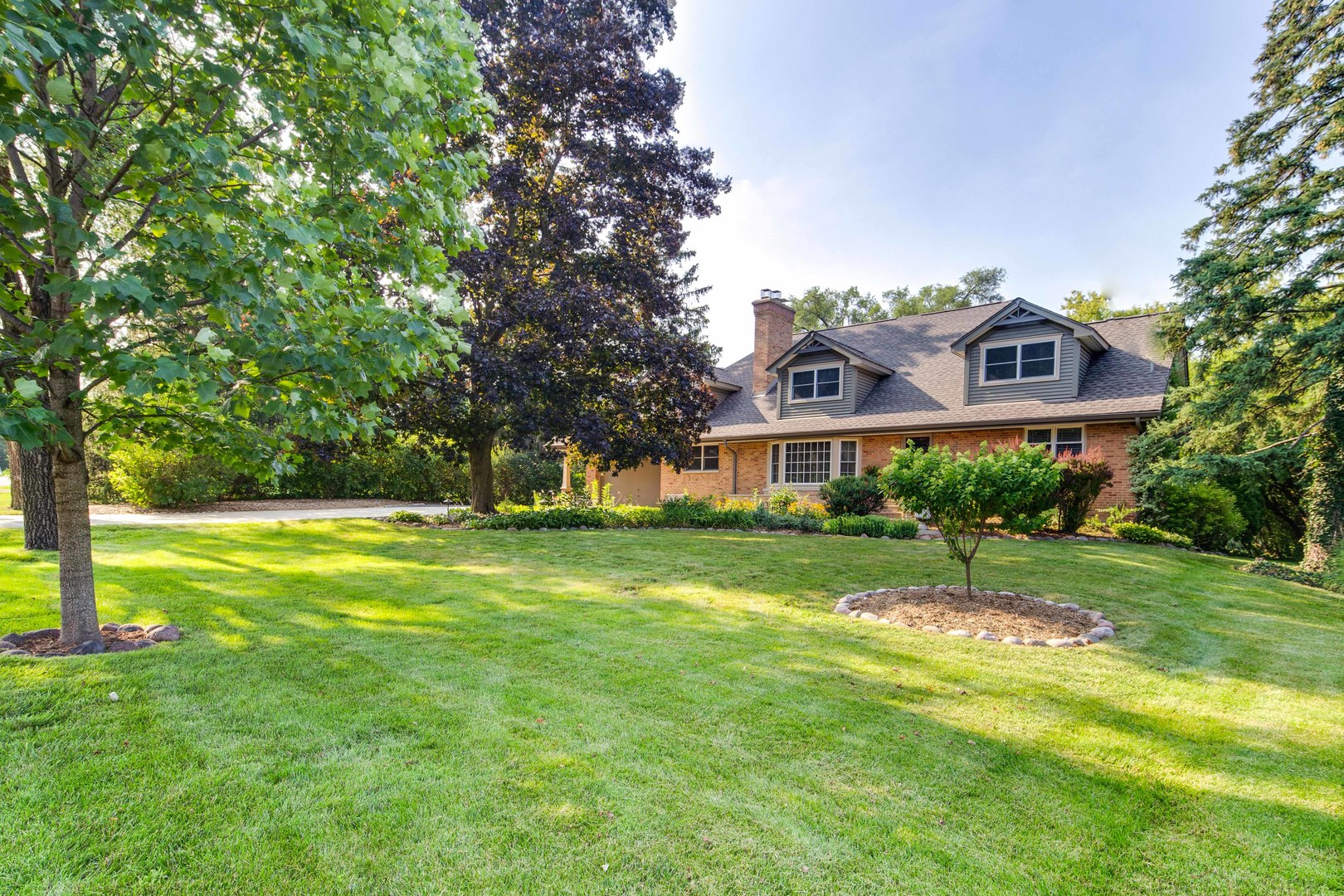 590 West Helen Road Palatine, IL 60067 - Photo 88 of 95 a front view of a house with a yard