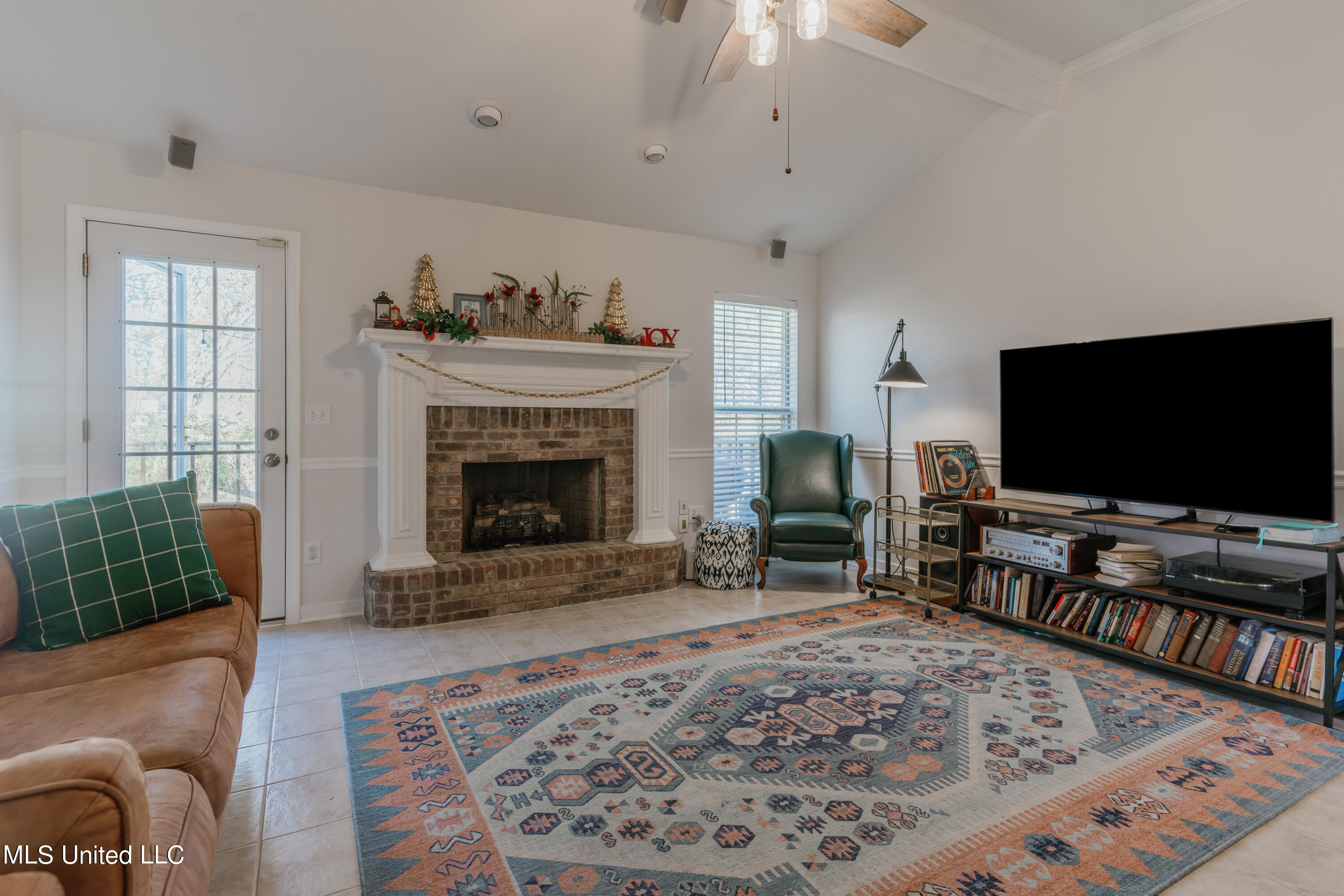 204 Ridge Park Cove Raymond, MS 39154 - Photo 17 of 64 17-LivingRoom