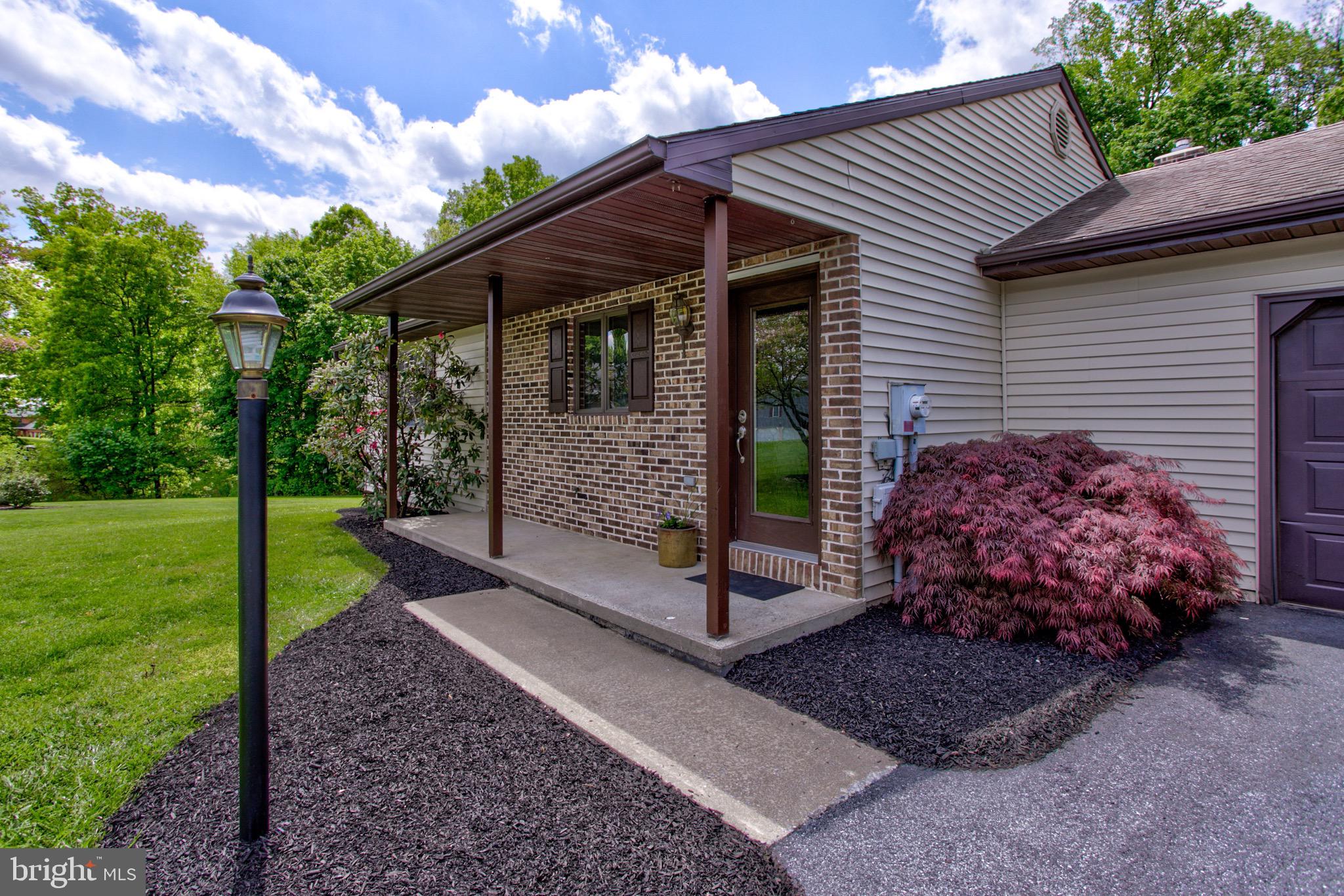 314 Farm Del Circle Lititz, PA 17543 - Photo 3 of 37 Front Porch