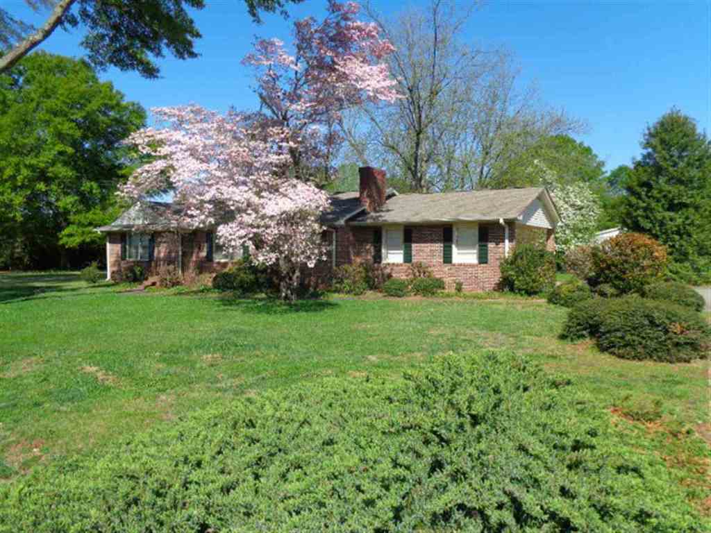 811 George Albert Lake Road Anderson, SC 29624 - Photo 2 of 23 Gallery Image 2