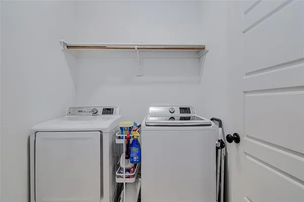 $2,600 | 812 Rogers Avenue, Godley, TX 76044