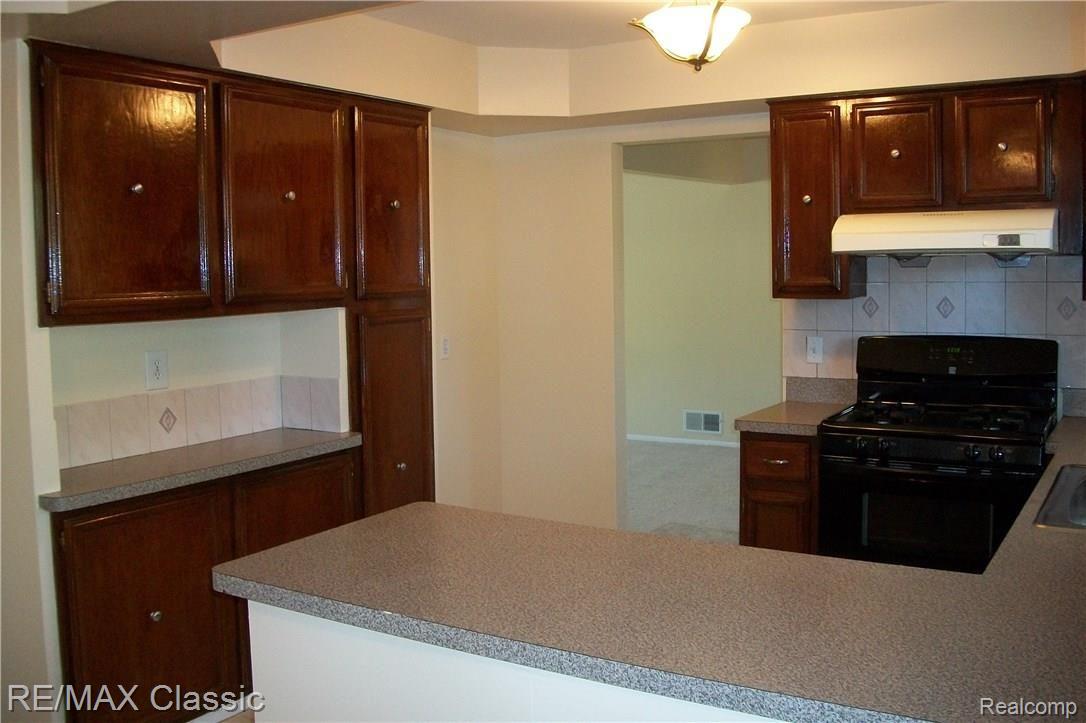 42847 Arlington Road Canton, MI 48187 - Photo 8 of 11 100_1150.JPG