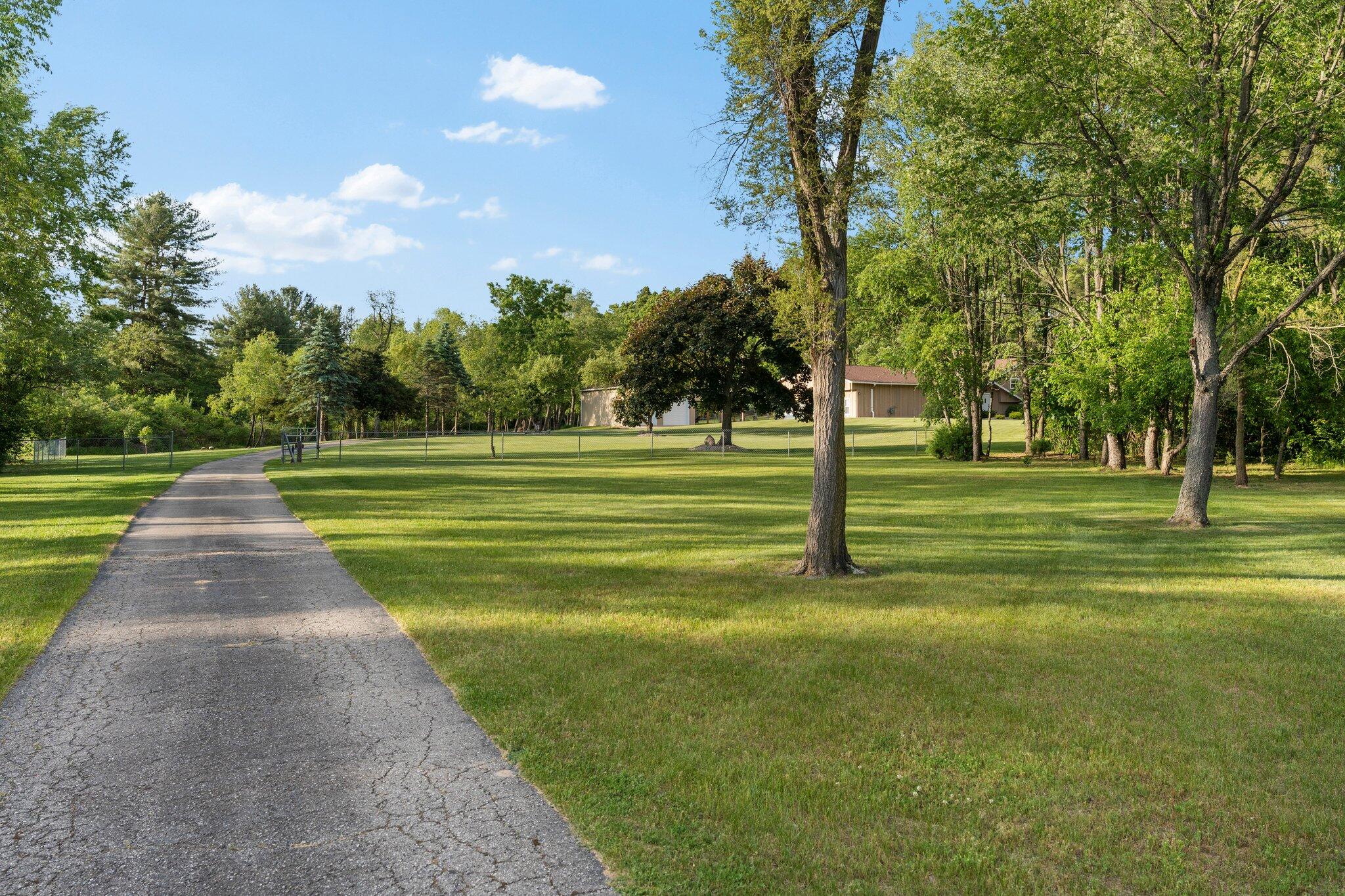1500 Judd Road Saline, MI 48176 - Photo 8 of 117 driveway