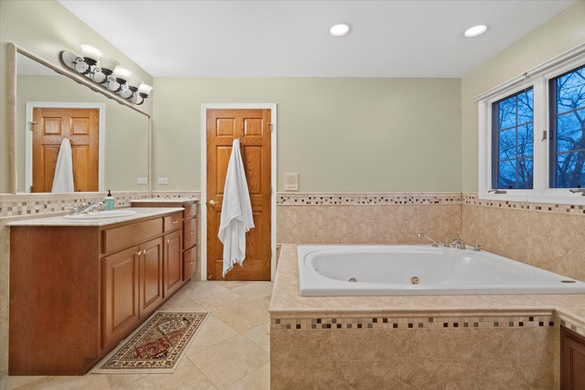 325 Williams Street Roselle, IL 60172 - Photo 20 of 40