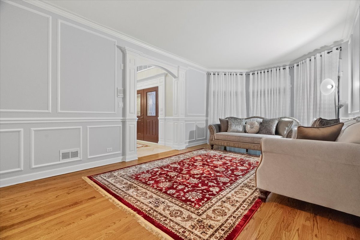 325 Williams Street Roselle, IL 60172 - Photo 4 of 40