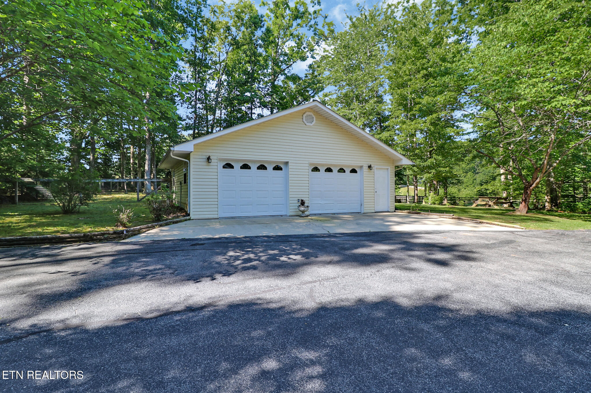 101 Duncan Hinds Road Jamestown, TN 38556 - Photo 18 of 59 Garage