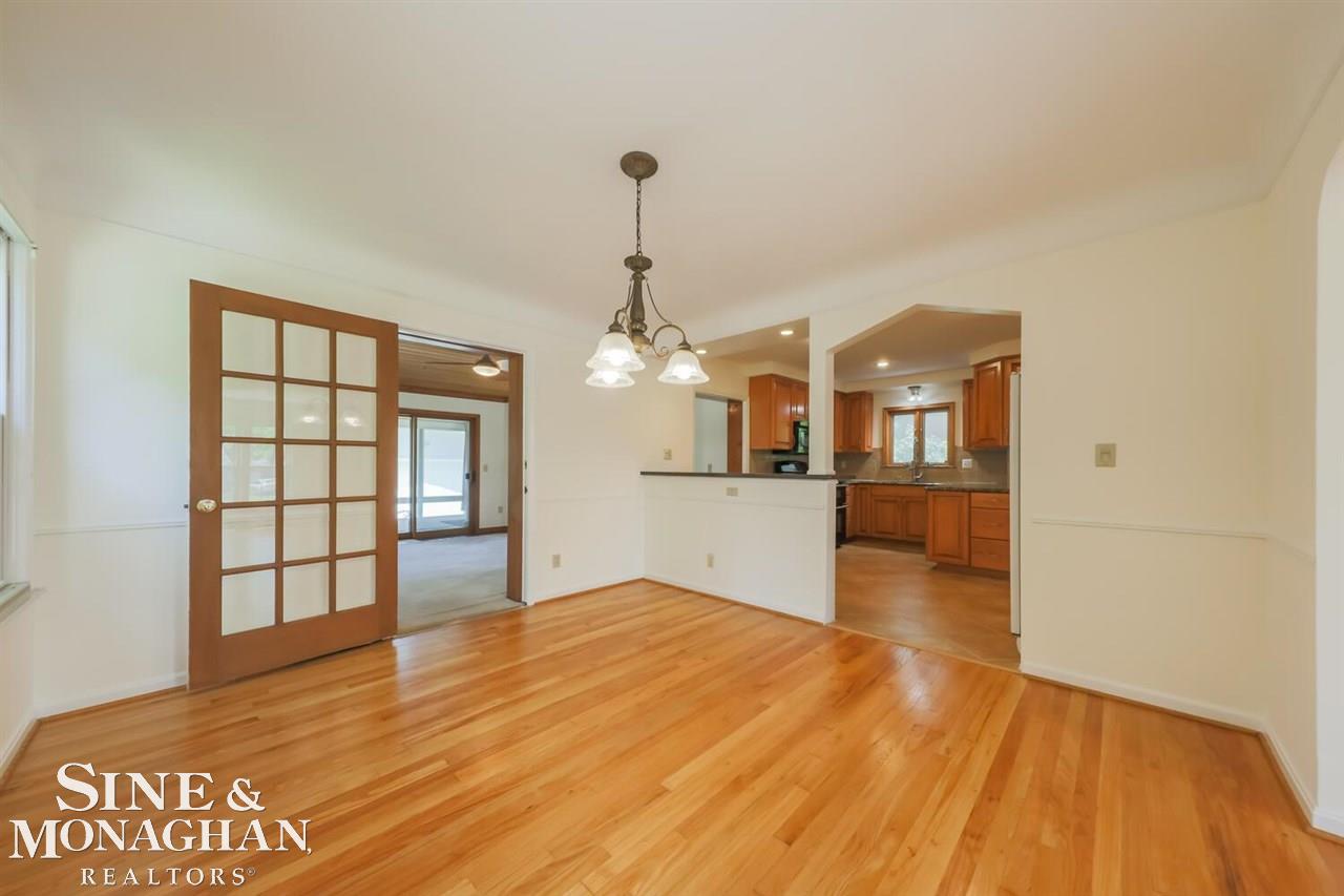 1928 Prestwick Road Grosse Pointe, MI 48236 - Photo 19 of 46 50045017-18.JPG