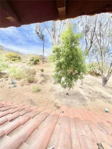 a view of a backyard of the house