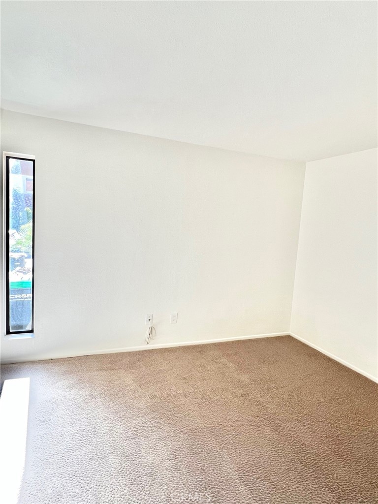 35 Cabrillo Drive Avalon, CA 90704 - Photo 7 of 40 an empty room