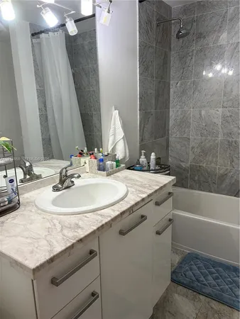 $2,350 | 244 Biscayne Boulevard, Unit 341, Miami, FL 33132