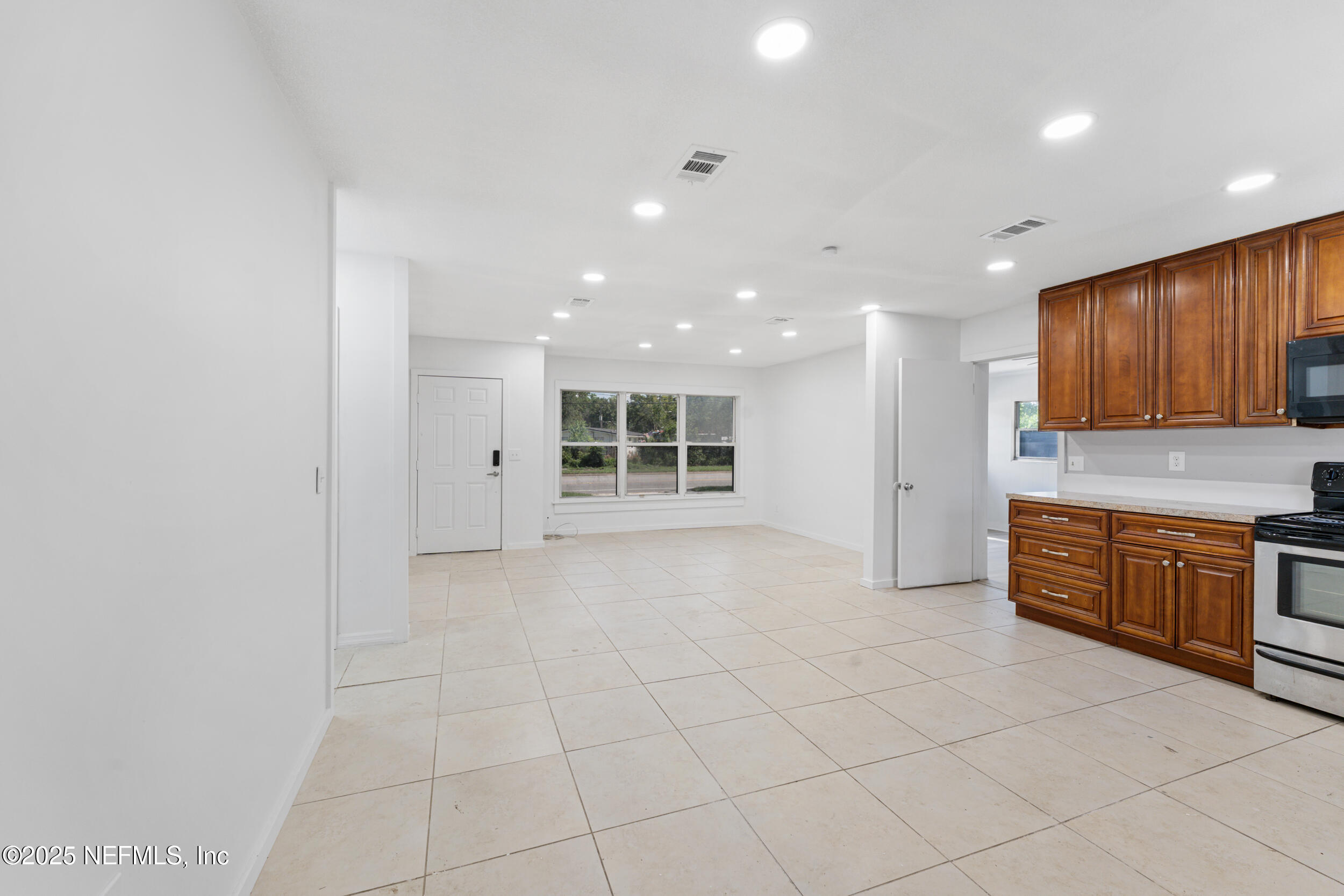 2626 Leonid Road Jacksonville, FL 32218 - Photo 8 of 40 2626 LEONID Road,