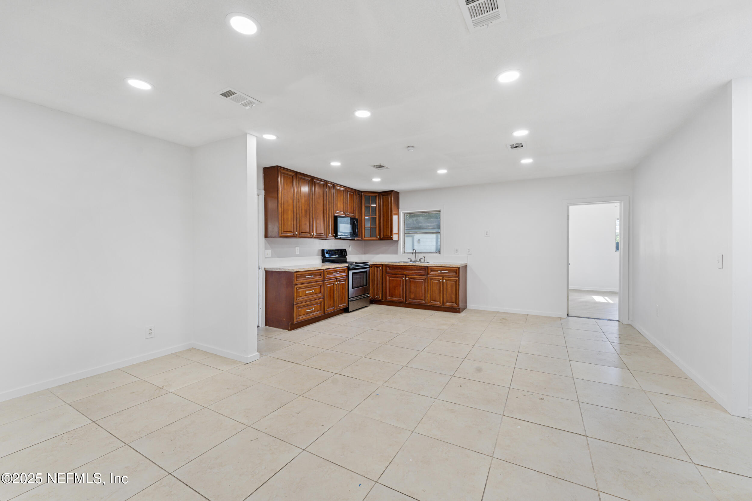 2626 Leonid Road Jacksonville, FL 32218 - Photo 9 of 40 2626 LEONID Road,