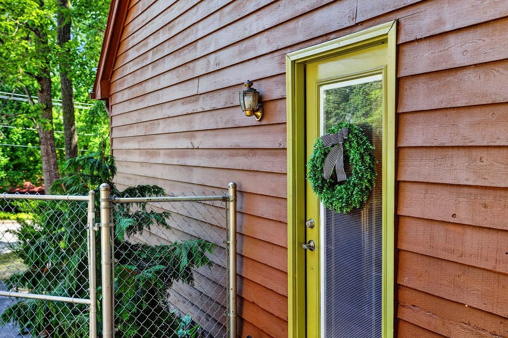 1504 5th Street Waynesboro, VA 22980 - Photo 3 of 33