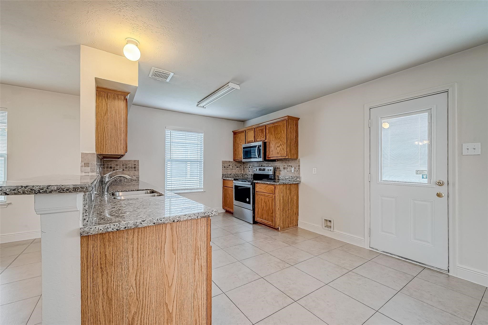 5646 Tiger Lilly Way Houston, TX 77085 - Photo 14 of 46