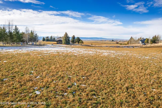 $950,000 | 125 Yellow Rose Drive, Alta, WY 83414