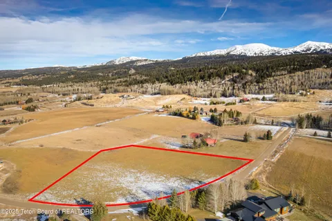 $950,000 | 125 Yellow Rose Drive, Alta, WY 83414