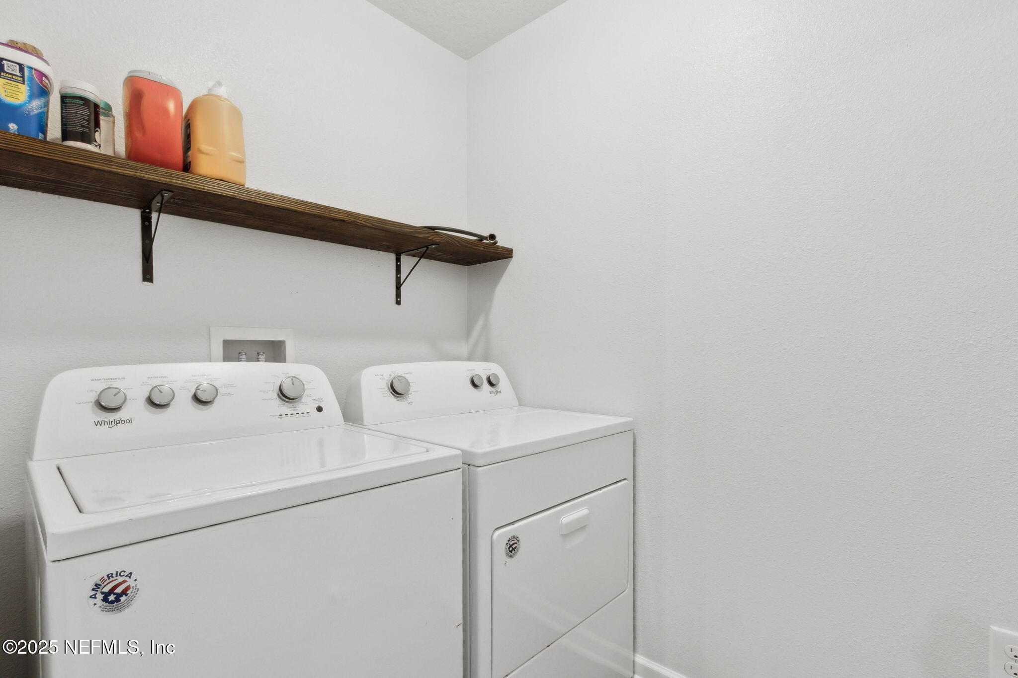 2487 Beachview Drive Jacksonville, FL 32218 - Photo 37 of 39 a utility room with dryer and washer