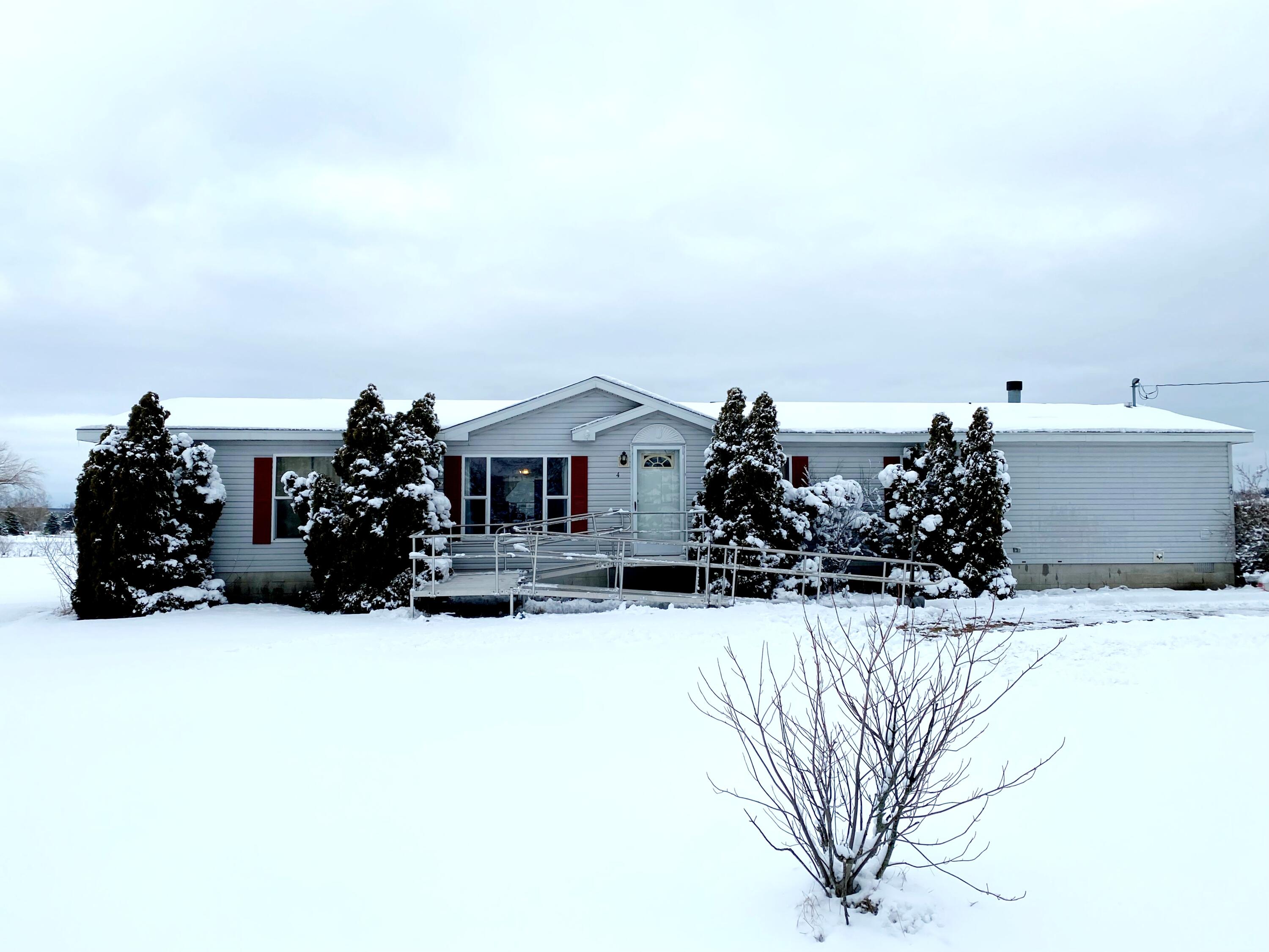 40 East Wilke Road Rothbury, MI 49452 - Photo 2 of 43 IMG_0488